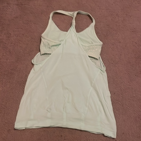 Lululemon work out top - Picture 4 of 5